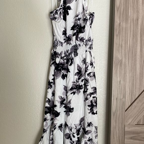 New boutique halter dress - Picture 1 of 6